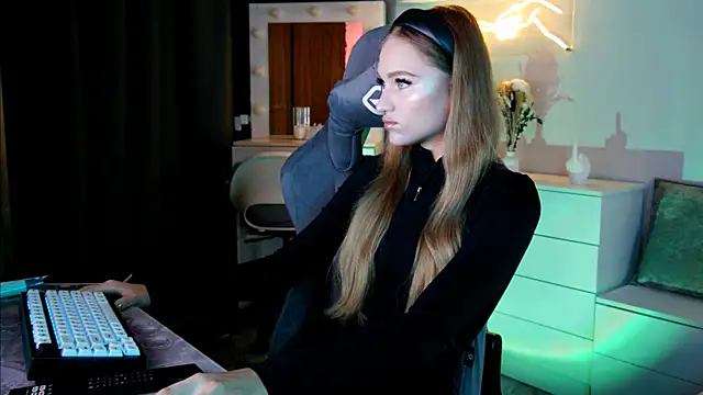 MrsTenderBeast online show from 22, 2, 2025