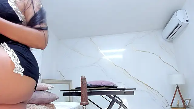 IsiisLovei online show from 11, 10, 2025