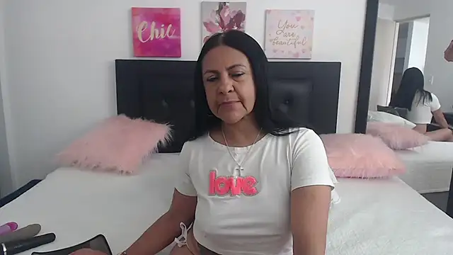 katiehotx online show from 28, 9, 2025