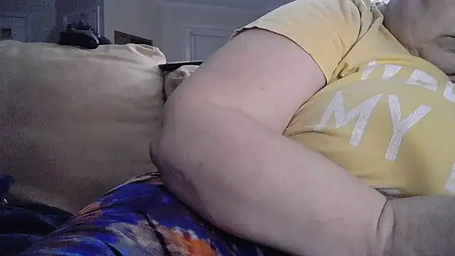 Snapshot of atlwebbie75 chatting on 17, 11, 2025 atlwebbie75 online show from 17, 11, 2025