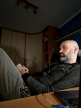 Snapshot of pollito1985_2 chatting on 16, 11, 2025 pollito1985 2 online show from 16, 11, 2025