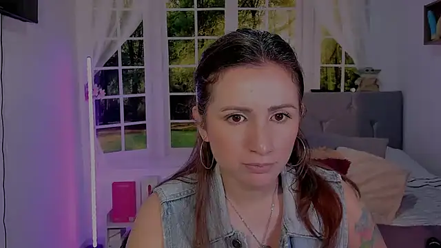 vanessabrown  online show from 29, 4, 2026