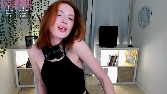 Snapshot of Salme_Sweet chatting on 15, 10, 2025 Salme Sweet online show from 15, 10, 2025