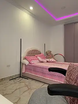 Sensualtease online show from 7, 2, 2026