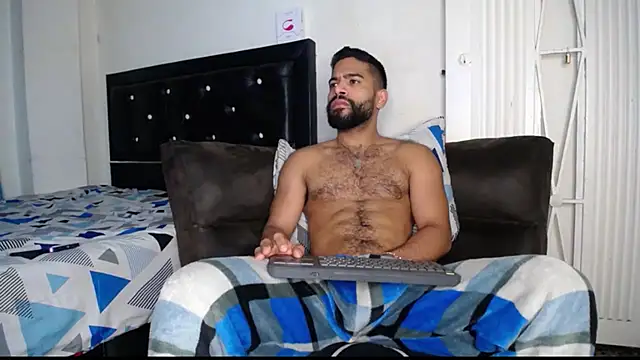 Snapshot of sweatyhairypig23 chatting on 13, 3, 2025 sweatyhairypig23 online show from 13, 3, 2025