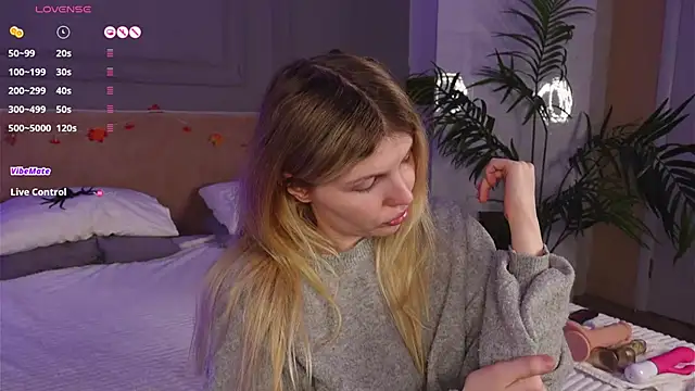 Snapshot of _aleksa_ chatting on 21, 10, 2025  aleksa  online show from 21, 10, 2025