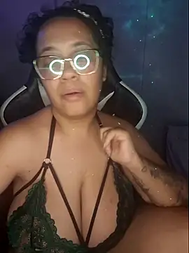 Snapshot of YasminMeyer chatting on 8, 11, 2025 YasminMeyer online show from 8, 11, 2025