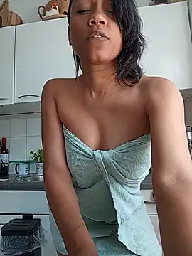 Therainqueen online show from 6, 7, 2026