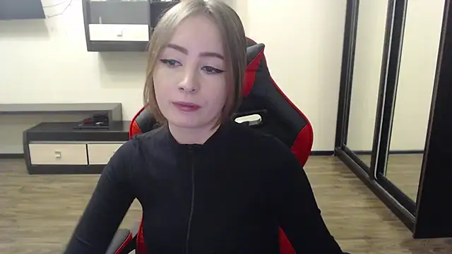 Laralianna online show from 4, 1, 2025