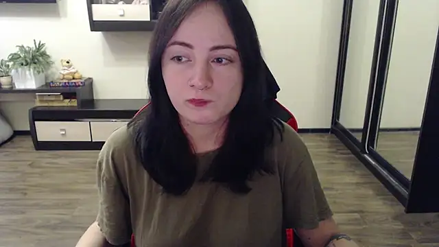 Laralianna online show from 9, 10, 2025