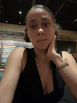 Snapshot of rennibear chatting on 2, 7, 2026 rennibear online show from 2, 7, 2026
