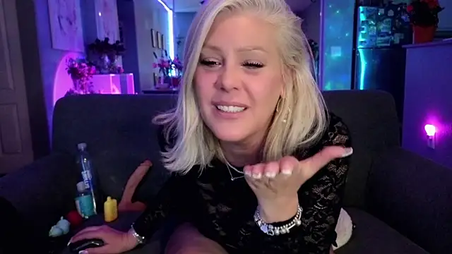 Snapshot of Lexi_Shocker chatting on 17, 6, 2026 Lexi Shocker online show from 17, 6, 2026