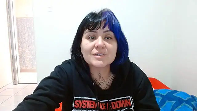 Snapshot of vaholiver chatting on 21, 6, 2026 vaholiver online show from 21, 6, 2026