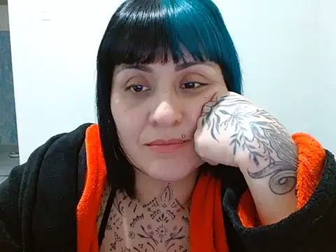 Snapshot of vaholiver chatting on 14, 7, 2026 vaholiver online show from 14, 7, 2026