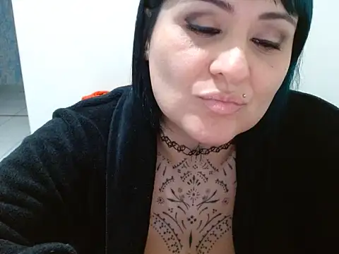 Snapshot of vaholiver chatting on 24, 7, 2026 vaholiver online show from 24, 7, 2026