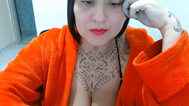 Snapshot of vaholiver chatting on 28, 7, 2026 vaholiver online show from 28, 7, 2026