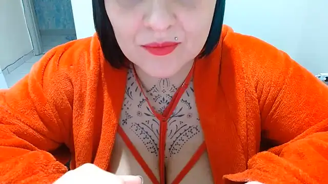 Snapshot of vaholiver chatting on 31, 7, 2026 vaholiver online show from 31, 7, 2026