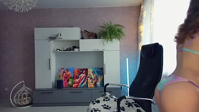 Cuddle Cat online show from 6, 3, 2025