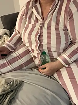 sweeti Em online show from 12, 1, 2026