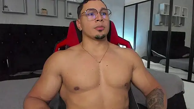 tyler hank01 online show from 28, 10, 2025