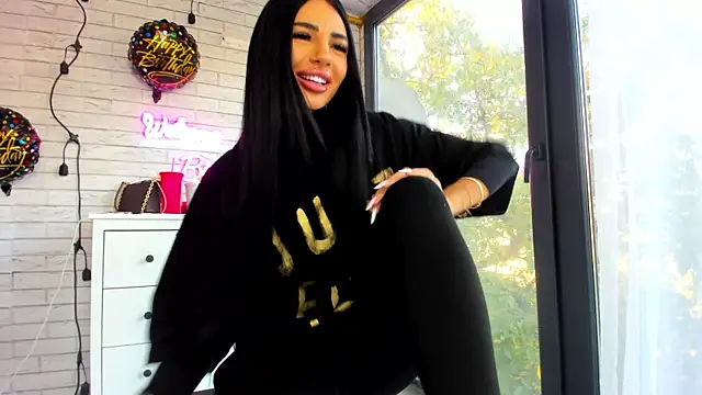 Snapshot of Britney_Charm_ chatting on 17, 10, 2025 Britney Charm  online show from 17, 10, 2025