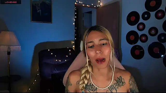 Saucy Jenn online show from 21, 2, 2025