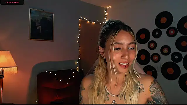 Saucy Jenn online show from 23, 2, 2025