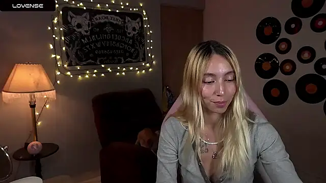 Saucy Jenn online show from 16, 3, 2025