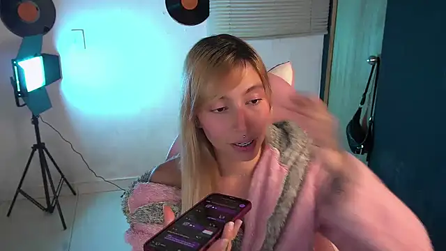 Saucy Jenn online show from 24, 4, 2026