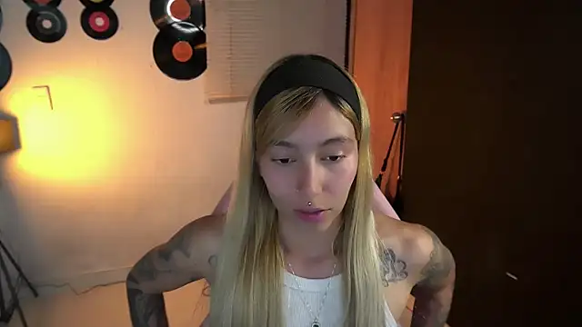 Saucy Jenn online show from 26, 4, 2026