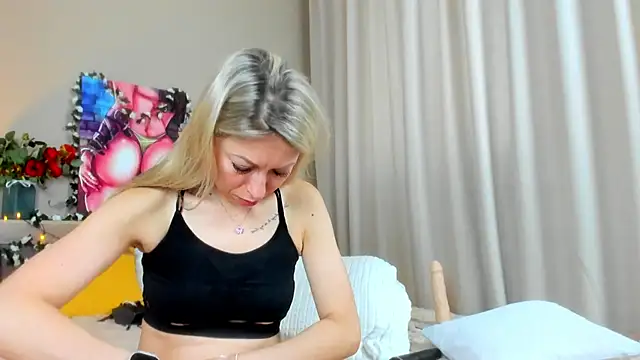 SweetLady697 online show from 29, 6, 2026