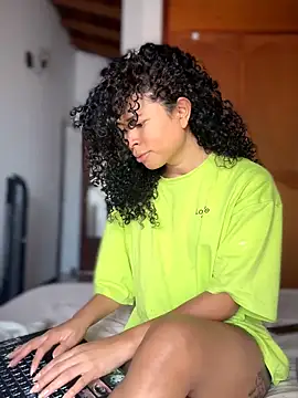 GabriSaenz online show from 20, 10, 2025