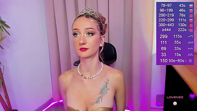 Snapshot of Bella-White chatting on 8, 10, 2025 Bella-White online show from 8, 10, 2025