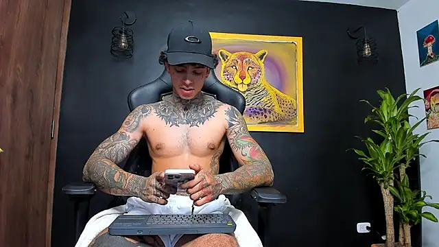 Snapshot of Aron_ford chatting on 28, 1, 2025 Aron ford online show from 28, 1, 2025