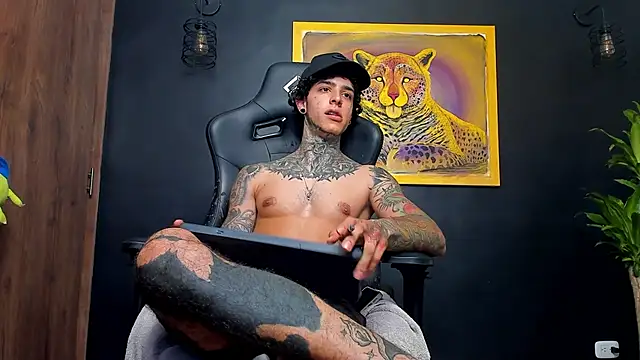 Snapshot of Aron_ford chatting on 1, 2, 2025 Aron ford online show from 1, 2, 2025