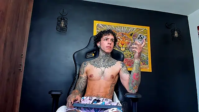 Snapshot of Aron_ford chatting on 8, 3, 2025 Aron ford online show from 8, 3, 2025