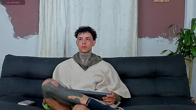 Snapshot of Aron_ford chatting on 11, 10, 2025 Aron ford online show from 11, 10, 2025