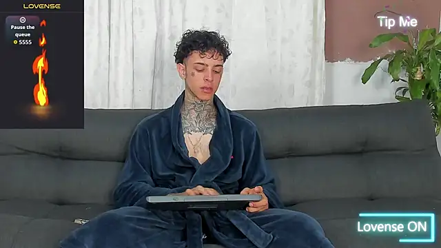 Snapshot of Aron_ford chatting on 15, 10, 2025 Aron ford online show from 15, 10, 2025