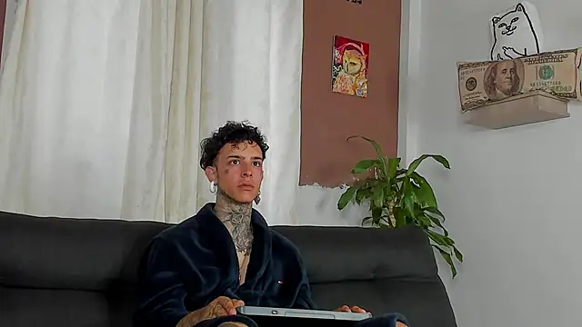 Snapshot of Aron_ford chatting on 23, 10, 2025 Aron ford online show from 23, 10, 2025