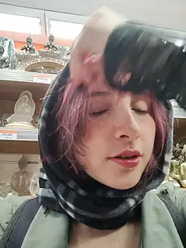 Snapshot of _Laary chatting on 18, 12, 2025 Laary online show from 18, 12, 2025