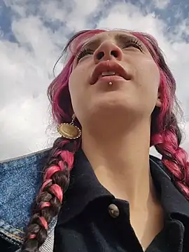 Snapshot of _Laary chatting on 19, 12, 2025 Laary online show from 19, 12, 2025