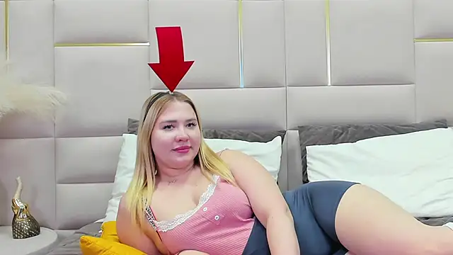 Snapshot of LunaHouston chatting on 12, 3, 2025 LunaHouston online show from 12, 3, 2025