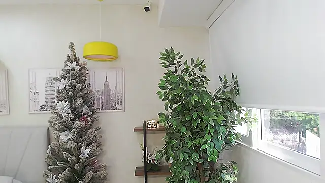 Sassy--Girl online show from 16, 12, 2024