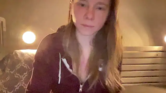 SweetLucy96 online show from 26, 12, 2024