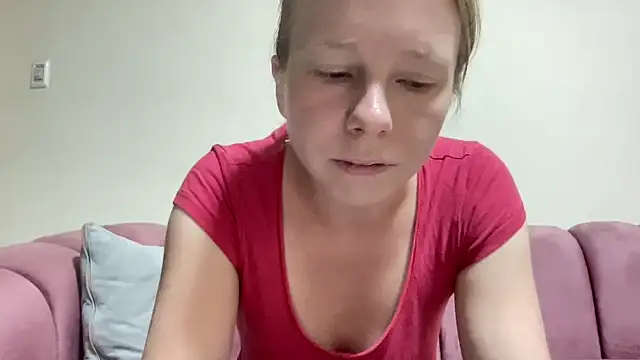 SweetLucy96 online show from 20, 9, 2025