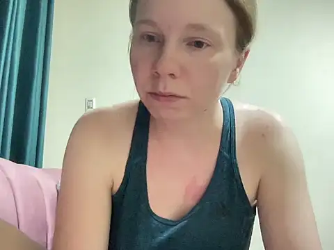 SweetLucy96 online show from 30, 10, 2025