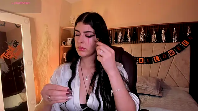  Niah  online show from 28, 10, 2025