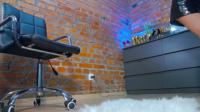 Snapshot of MistressMilana chatting on 8, 2, 2025 MistressMilana online show from 8, 2, 2025