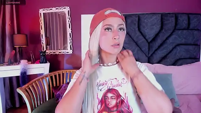 Mia-Bloom online show from 17, 1, 2025