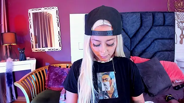 Mia-Bloom online show from 21, 2, 2025